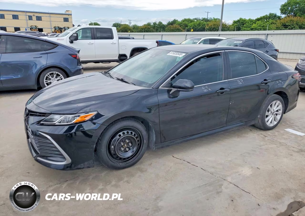 2021 Toyota Camry Le – zdjęcie 1 z 12