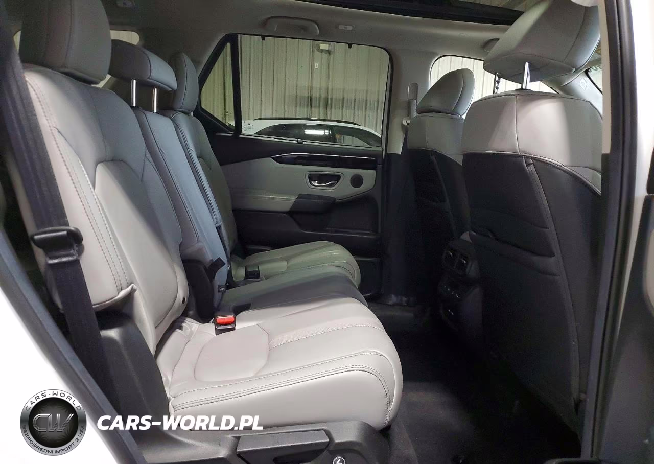 2025 Honda Pilot Touring VIN:5FNYG1H77SB022331 - 11
