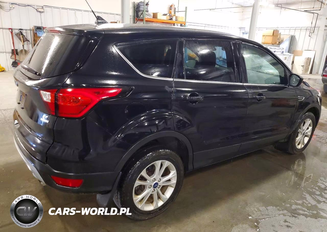 2019 Ford Escape Se VIN:1FMCU0GDXKUC26998 - 3