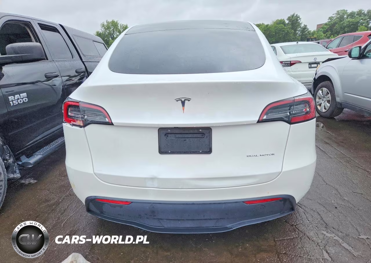 2023 Tesla Model Y VIN:7SAYGDEE2PA096123 - 6