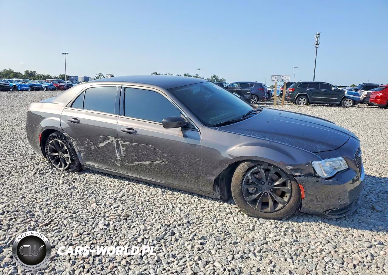 2023 Chrysler 300 Touring VIN:2C3CCAAG9PH566061 - 4