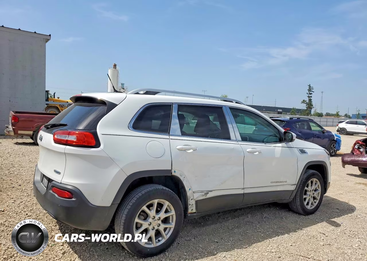 2014 Jeep Cherokee Latitude VIN:1C4PJLCB0EW244830 - 3