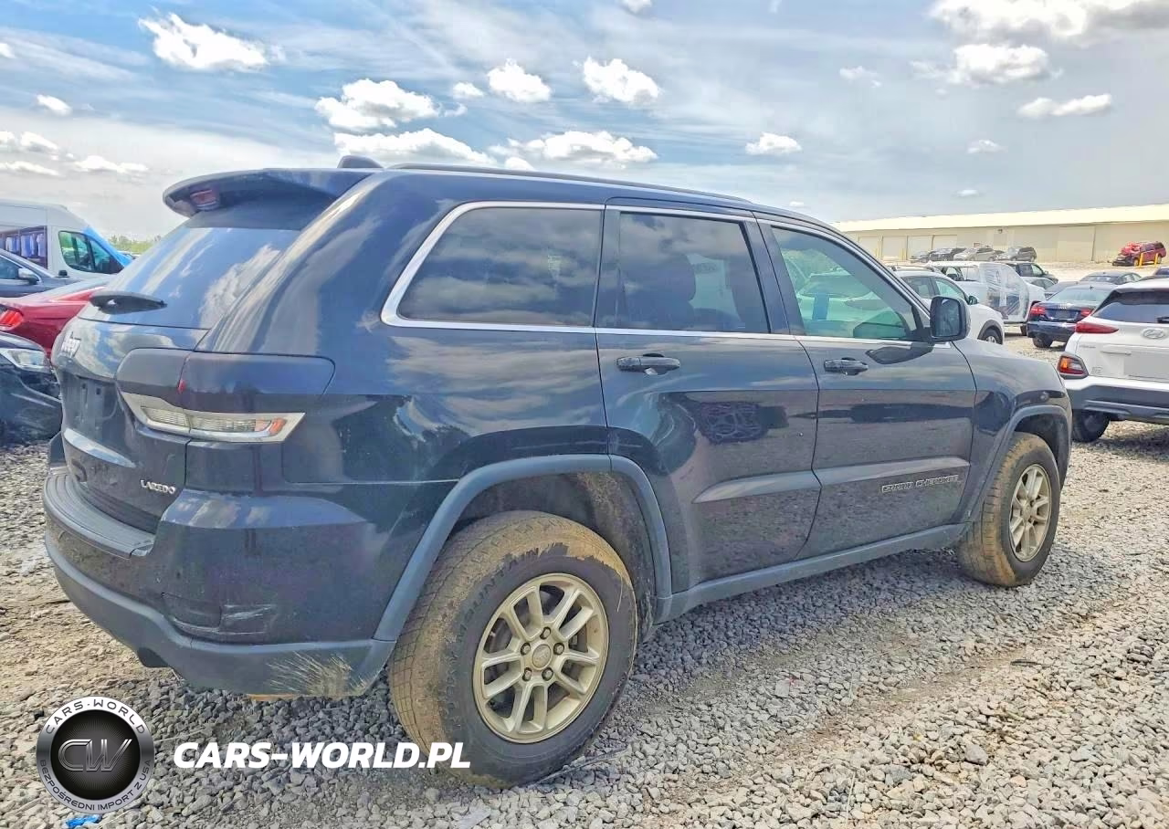 2018 Jeep Grand Cherokee Laredo VIN:1C4RJFAG9JC111567 - 3