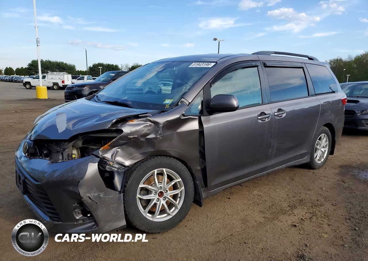 2019 Toyota Sienna Le 8-Passenger