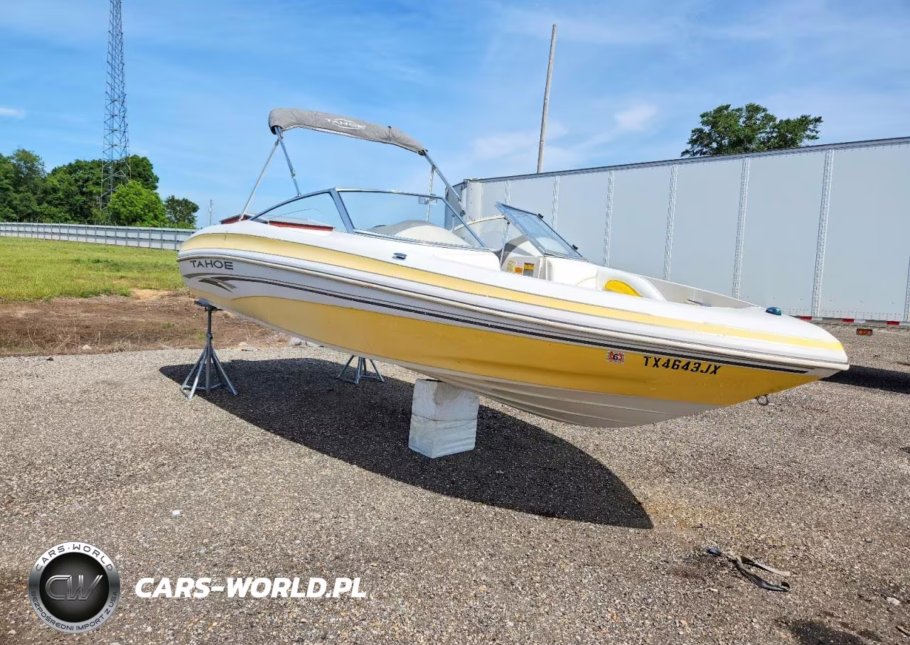 2003 Tahoe Q7 - Boat