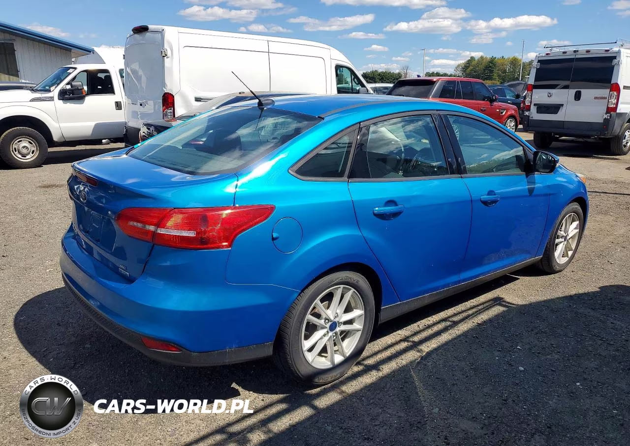 2015 Ford Focus VIN:1FADP3FE8FL213566 - 3