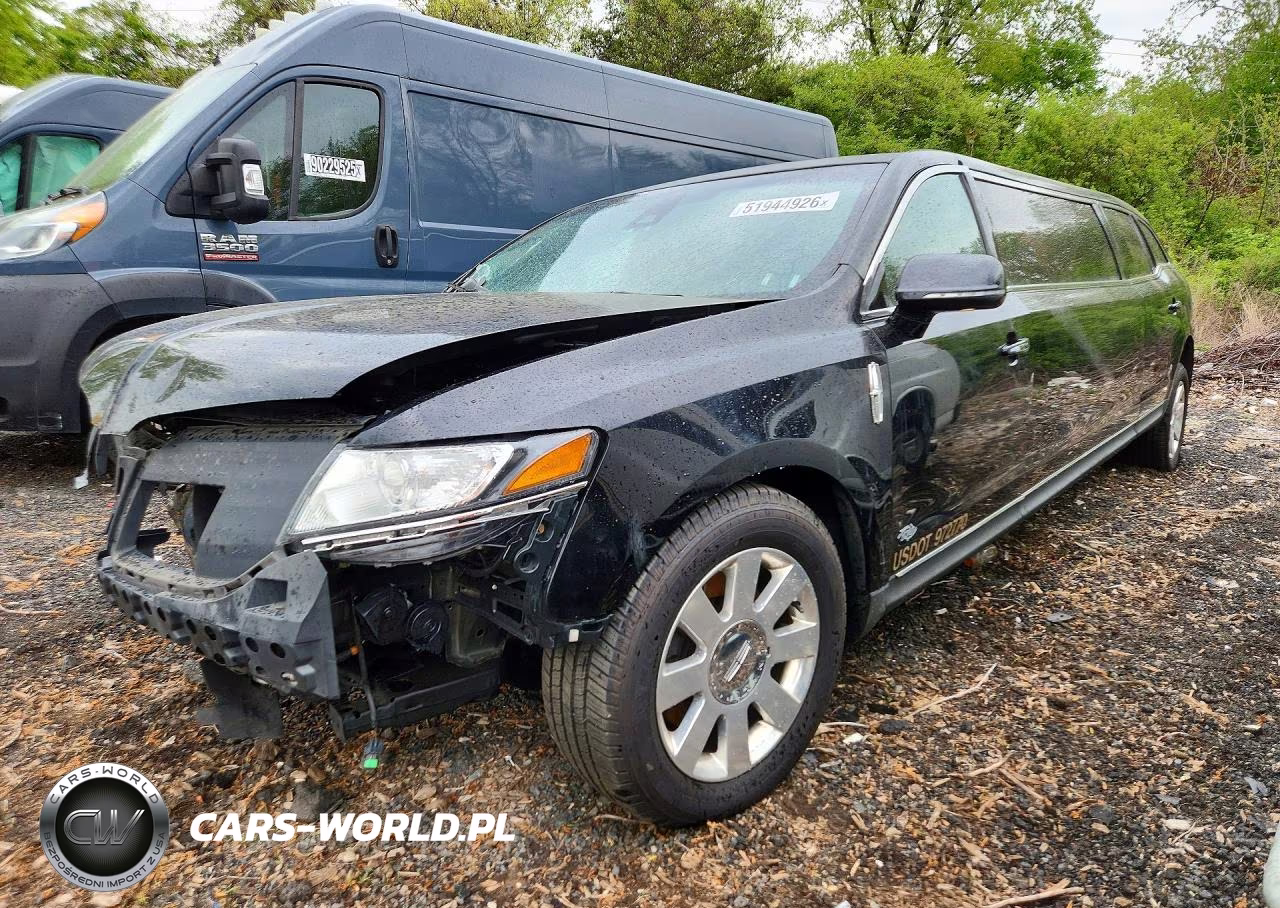 2019 Lincoln Mkt – zdjęcie 1 z 13