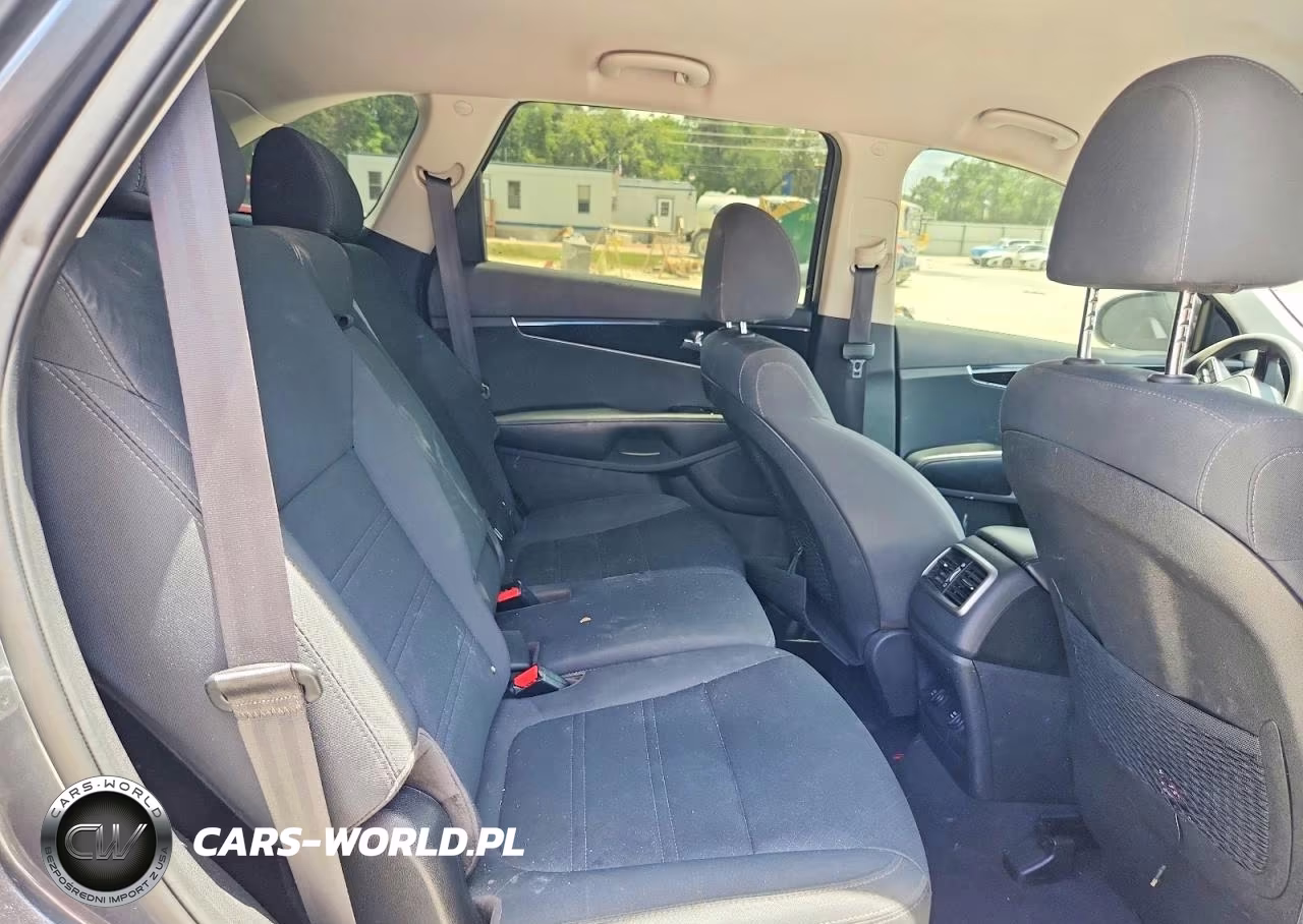 2020 Kia Sorento S VIN:5XYPG4A56LG669738 - 11