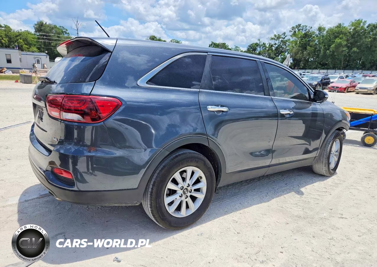 2020 Kia Sorento S VIN:5XYPG4A56LG669738 - 3