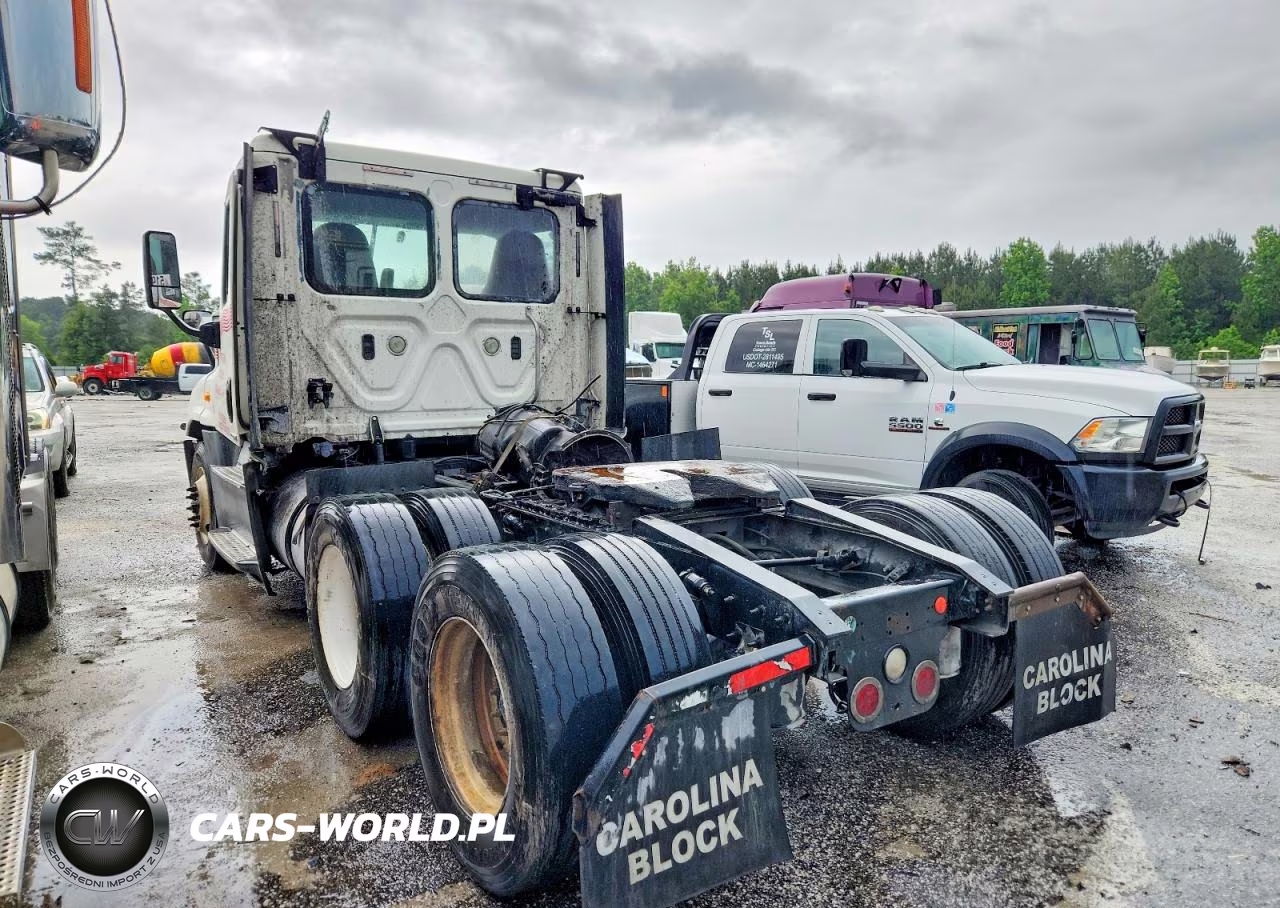 2018 Freightliner Cascadia 125 Semi Truck VIN:3AKJGEDV7JSJJ2813 - 3