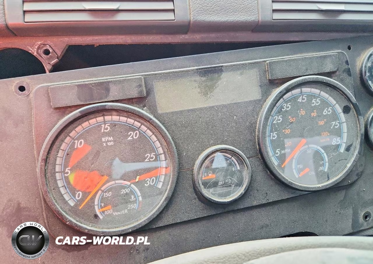 2018 Freightliner Cascadia 125 Semi Truck VIN:3AKJGEDV7JSJJ2813 - 8