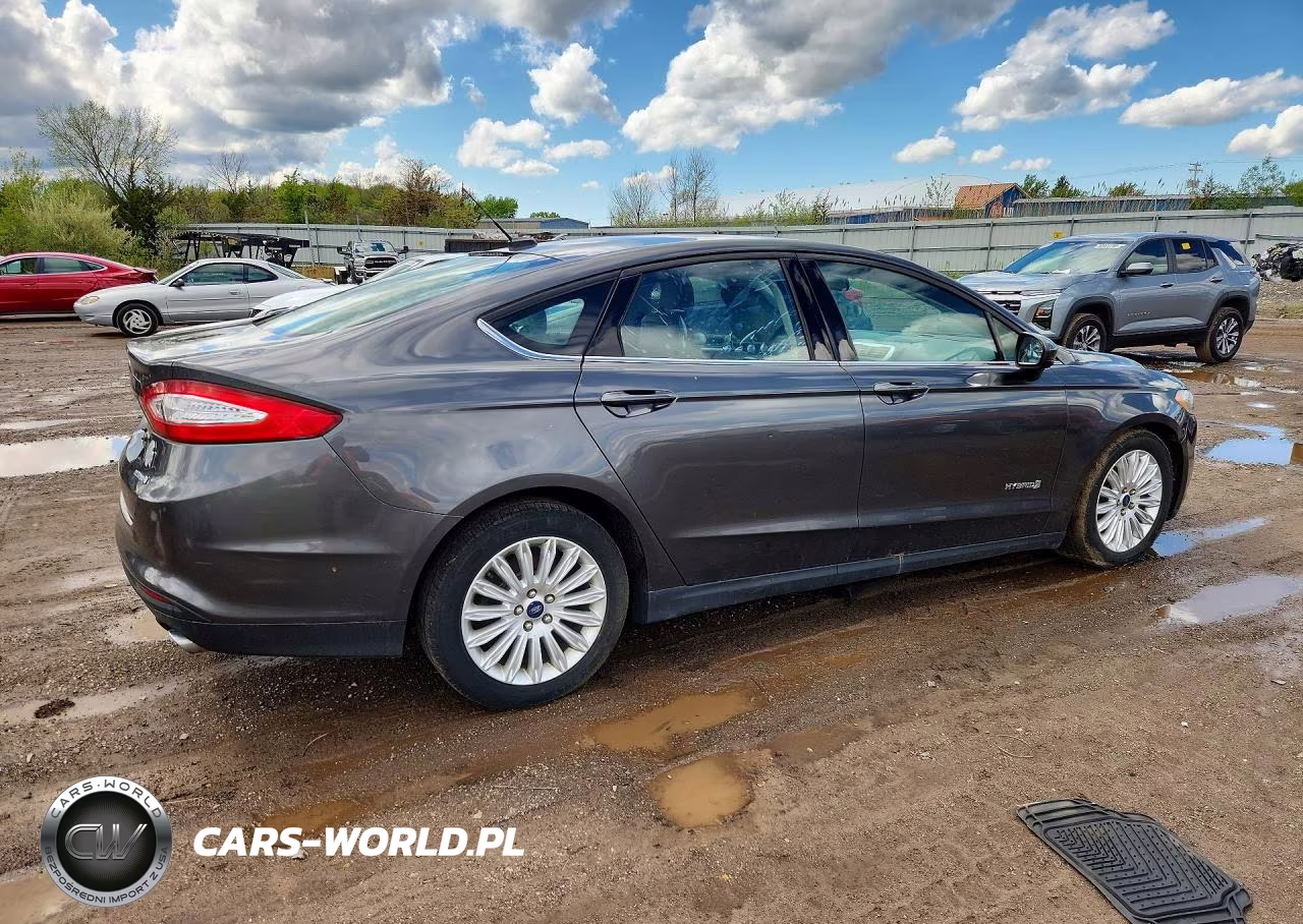 2015 Ford Fusion S Hybrid VIN:3FA6P0UU0FR150031 - 3
