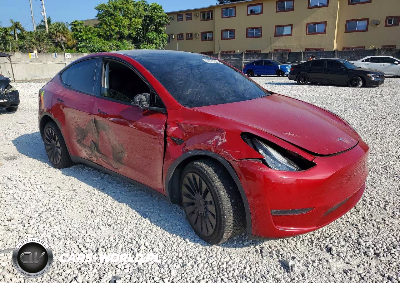 2020 Tesla Model Y VIN:5YJYGDEE2LF035056 - 4