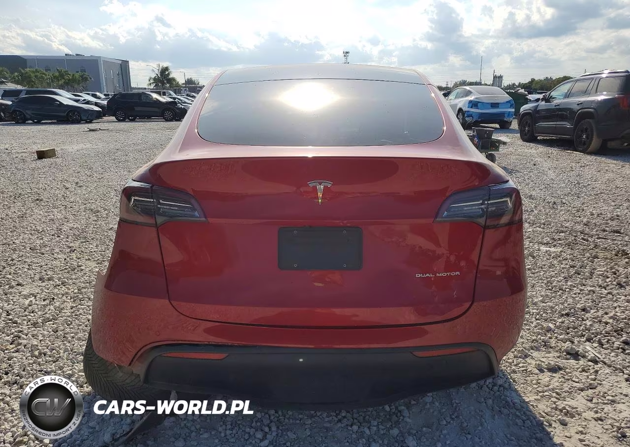 2020 Tesla Model Y VIN:5YJYGDEE2LF035056 - 6