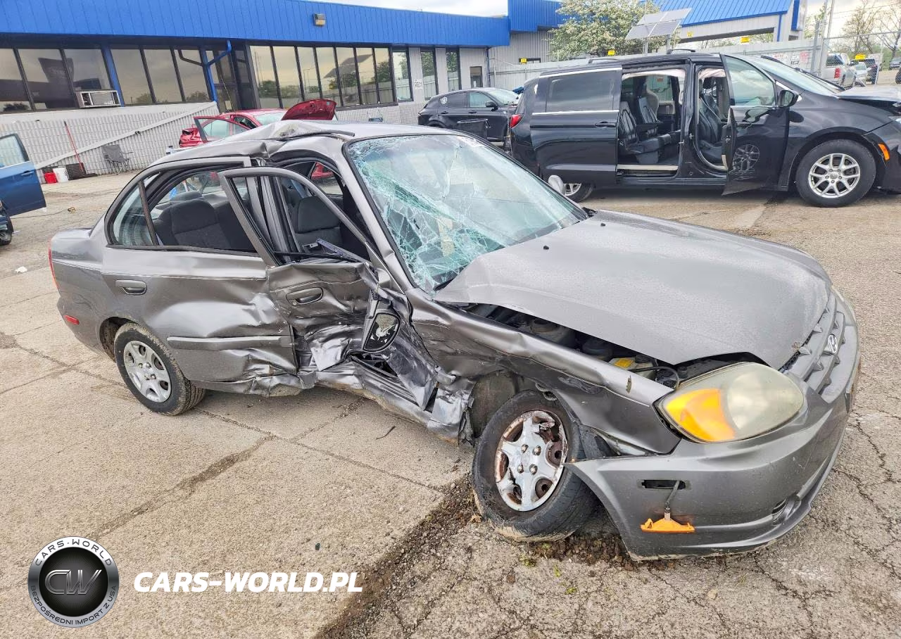 2005 Hyundai Accent Gl VIN:KMHCG45C45U613835 - 4