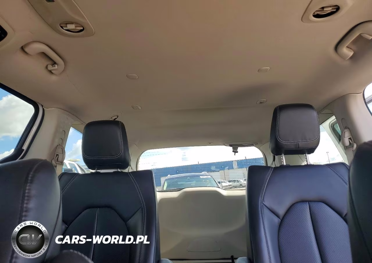 2023 Chrysler Pacifica Hybrid Touring L VIN:2C4RC1L75PR622431 - 10