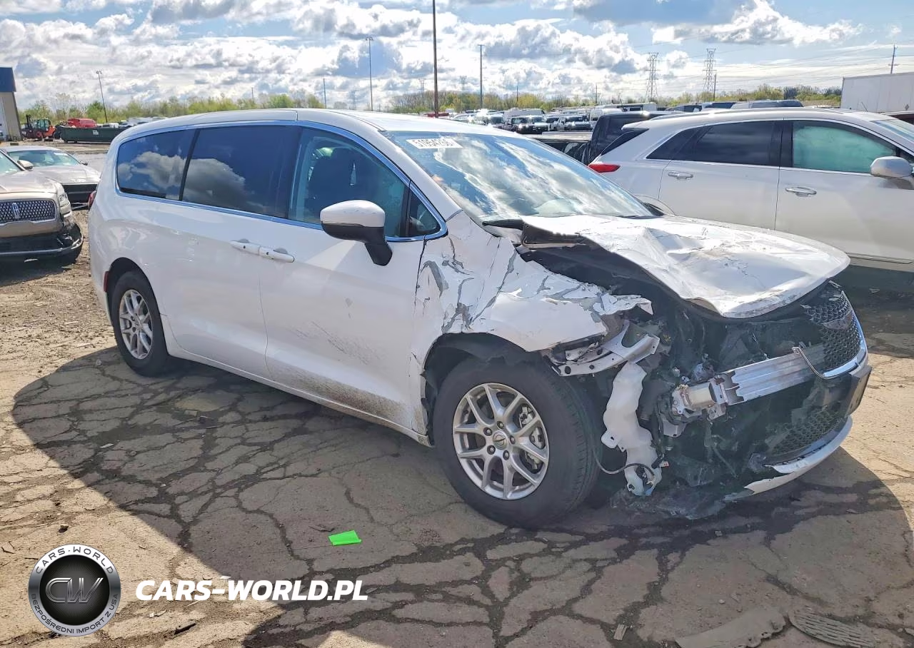 2023 Chrysler Pacifica Hybrid Touring L VIN:2C4RC1L75PR622431 - 4