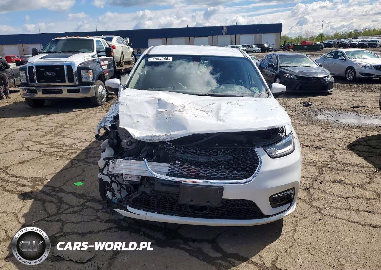 2023 Chrysler Pacifica Hybrid Touring L VIN:2C4RC1L75PR622431 - 5