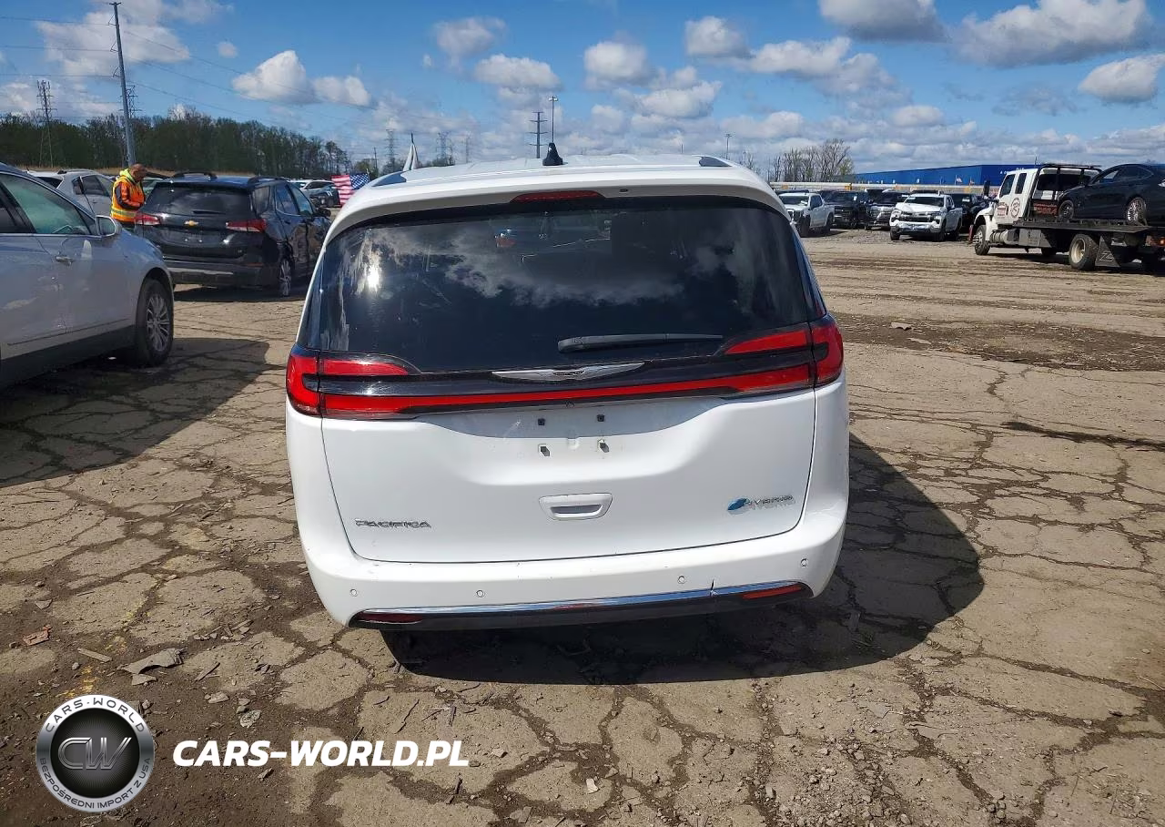 2023 Chrysler Pacifica Hybrid Touring L VIN:2C4RC1L75PR622431 - 6