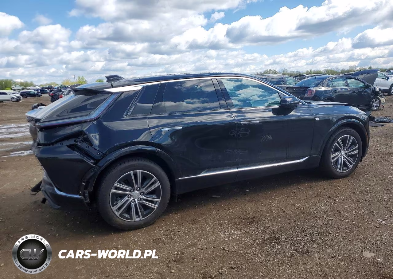 2025 Cadillac Lyriq Luxury VIN:1GYKPNRL8SZ303471 - 3