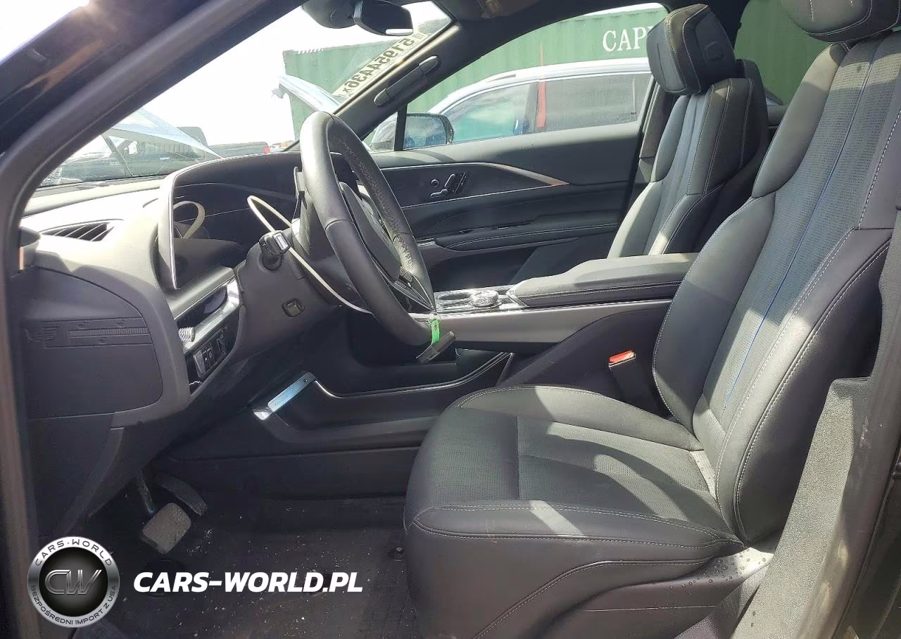 2025 Cadillac Lyriq Luxury VIN:1GYKPNRL8SZ303471 - 7
