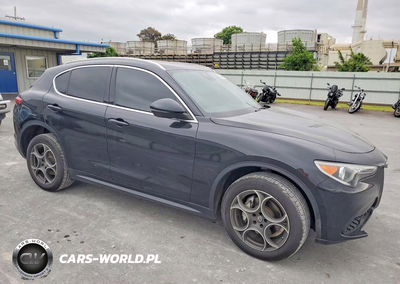 2018 Alfa Romeo Stelvio VIN:ZASFAKAN1J7B74253 - 4
