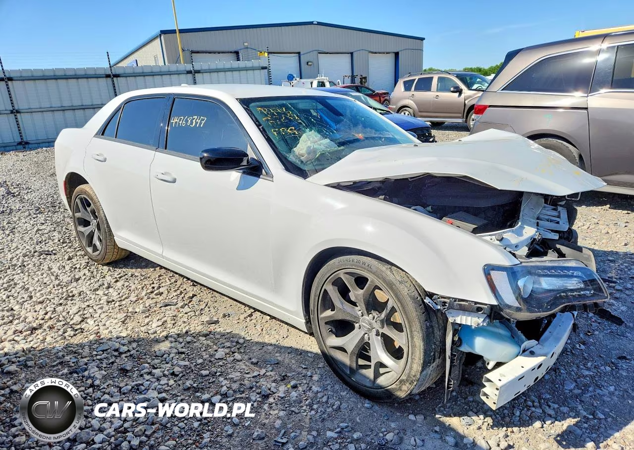 2021 Chrysler 300 Touring VIN:2C3CCAAG3MH515828 - 4