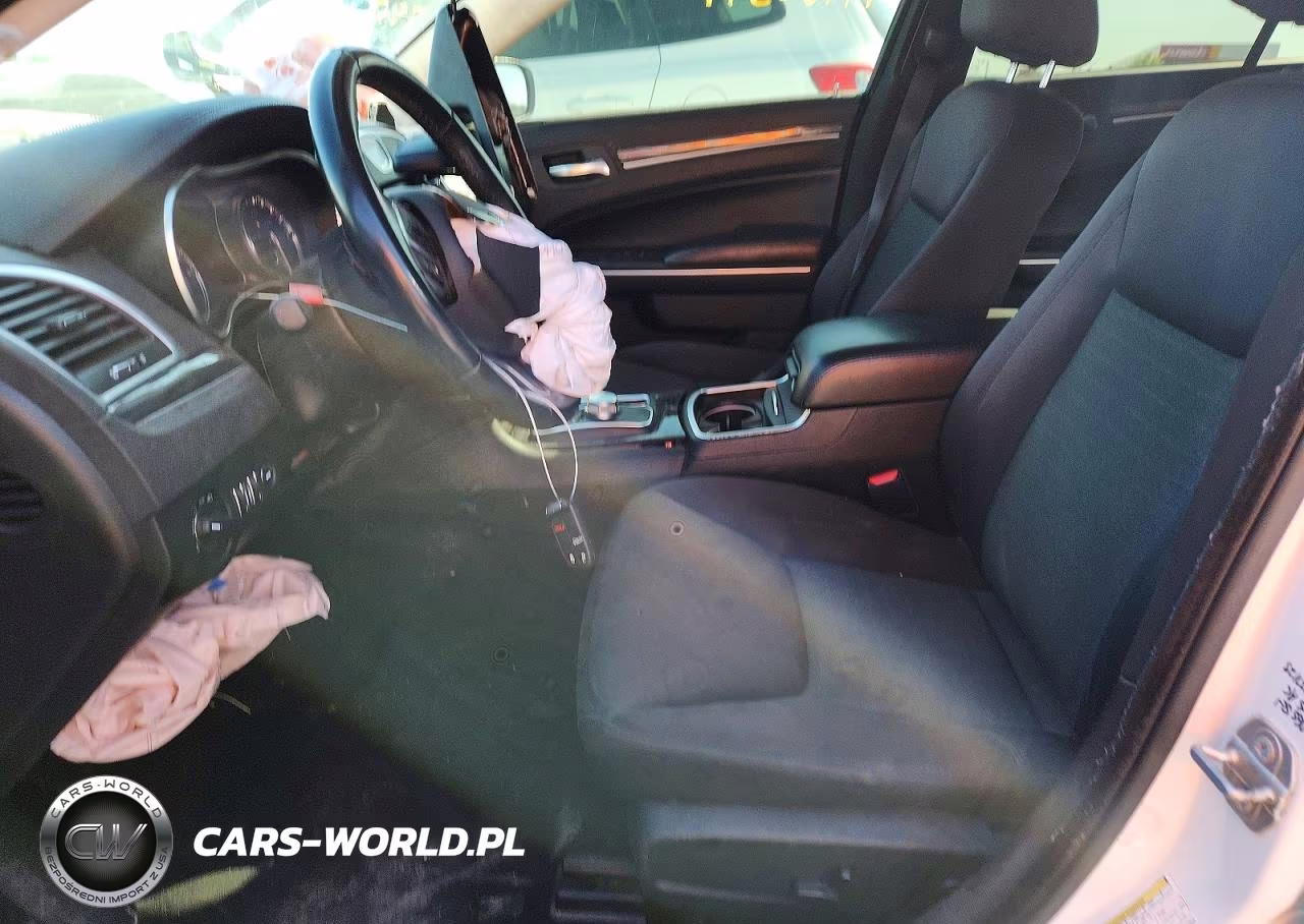 2021 Chrysler 300 Touring VIN:2C3CCAAG3MH515828 - 7