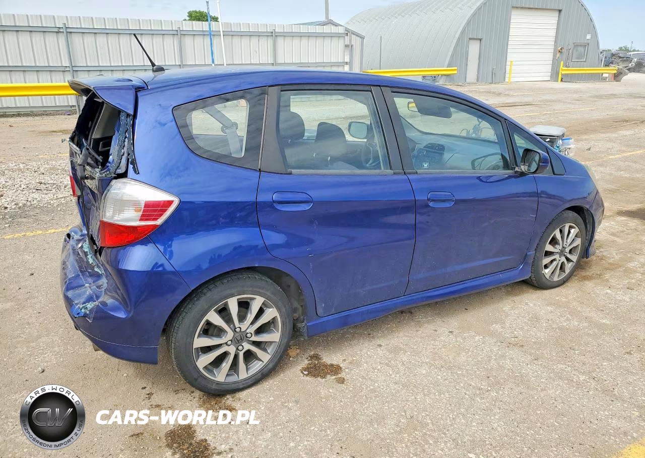2013 Honda Fit Sport VIN:JHMGE8H57DC010560 - 3