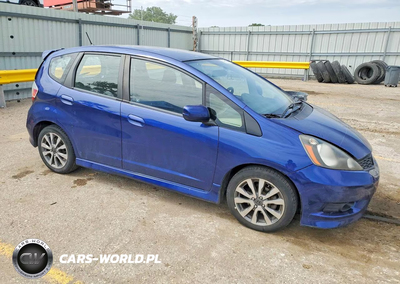 2013 Honda Fit Sport VIN:JHMGE8H57DC010560 - 4
