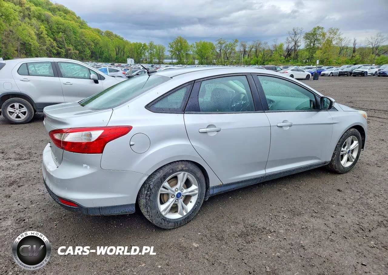 2014 Ford Focus Se VIN:1FADP3F22EL346392 - 3