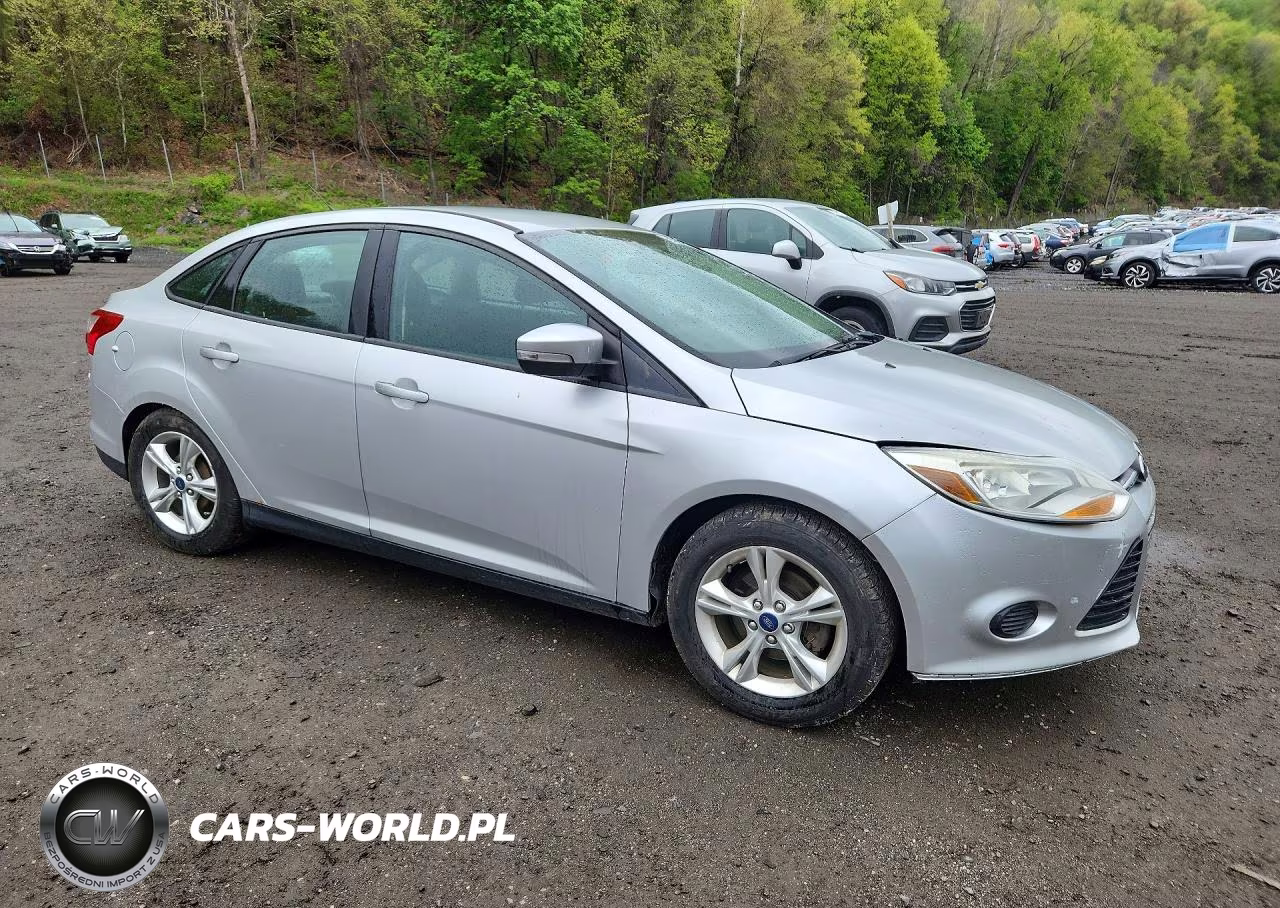 2014 Ford Focus Se VIN:1FADP3F22EL346392 - 4