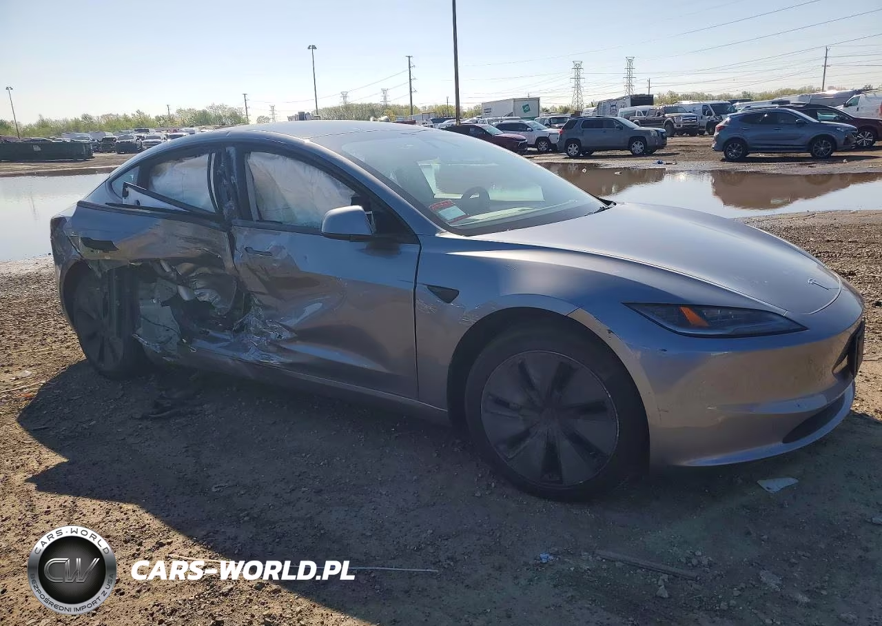2025 Tesla Model 3 VIN:5YJ3E1EB0SF875016 - 4