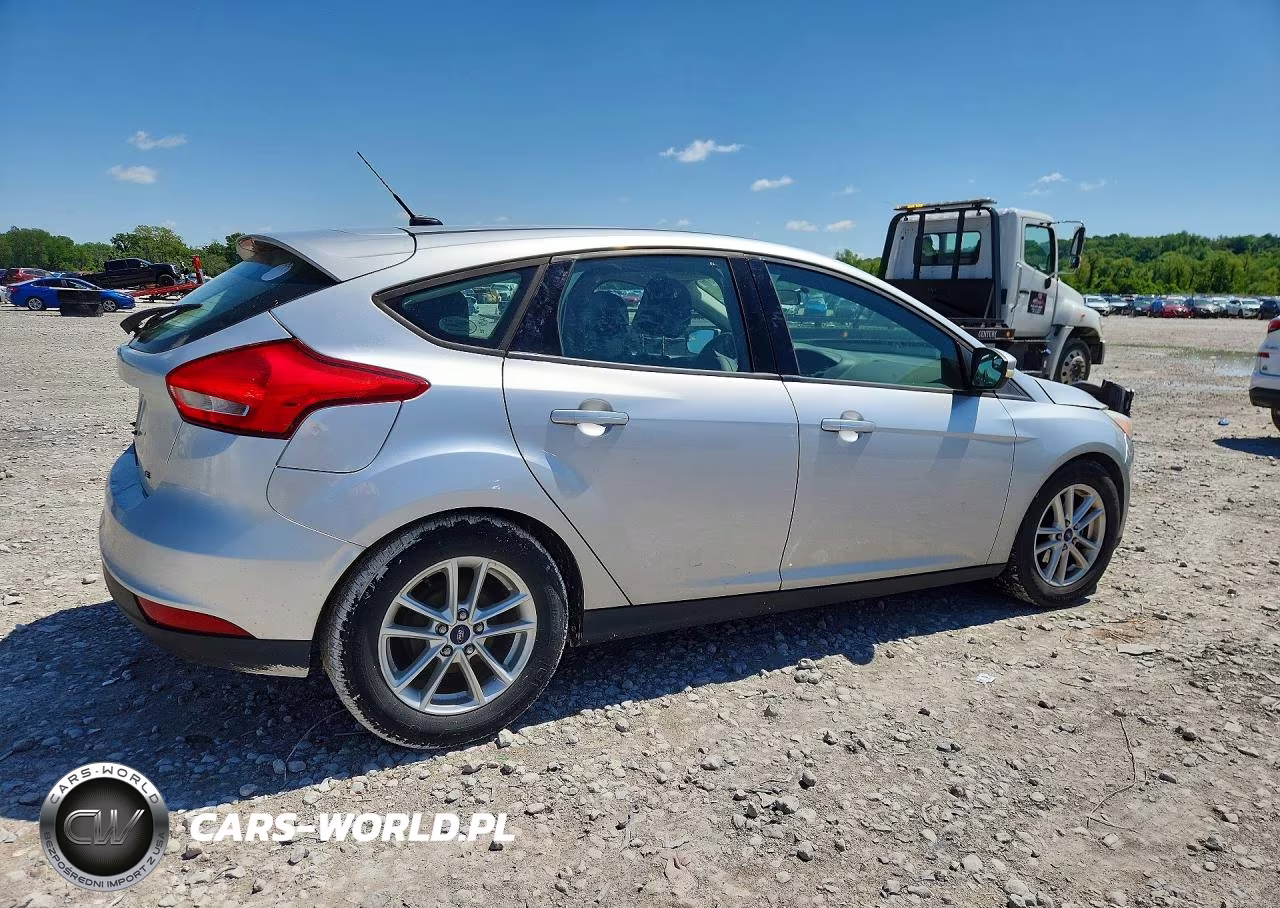 2015 Ford Focus Se VIN:1FADP3K21FL282501 - 3