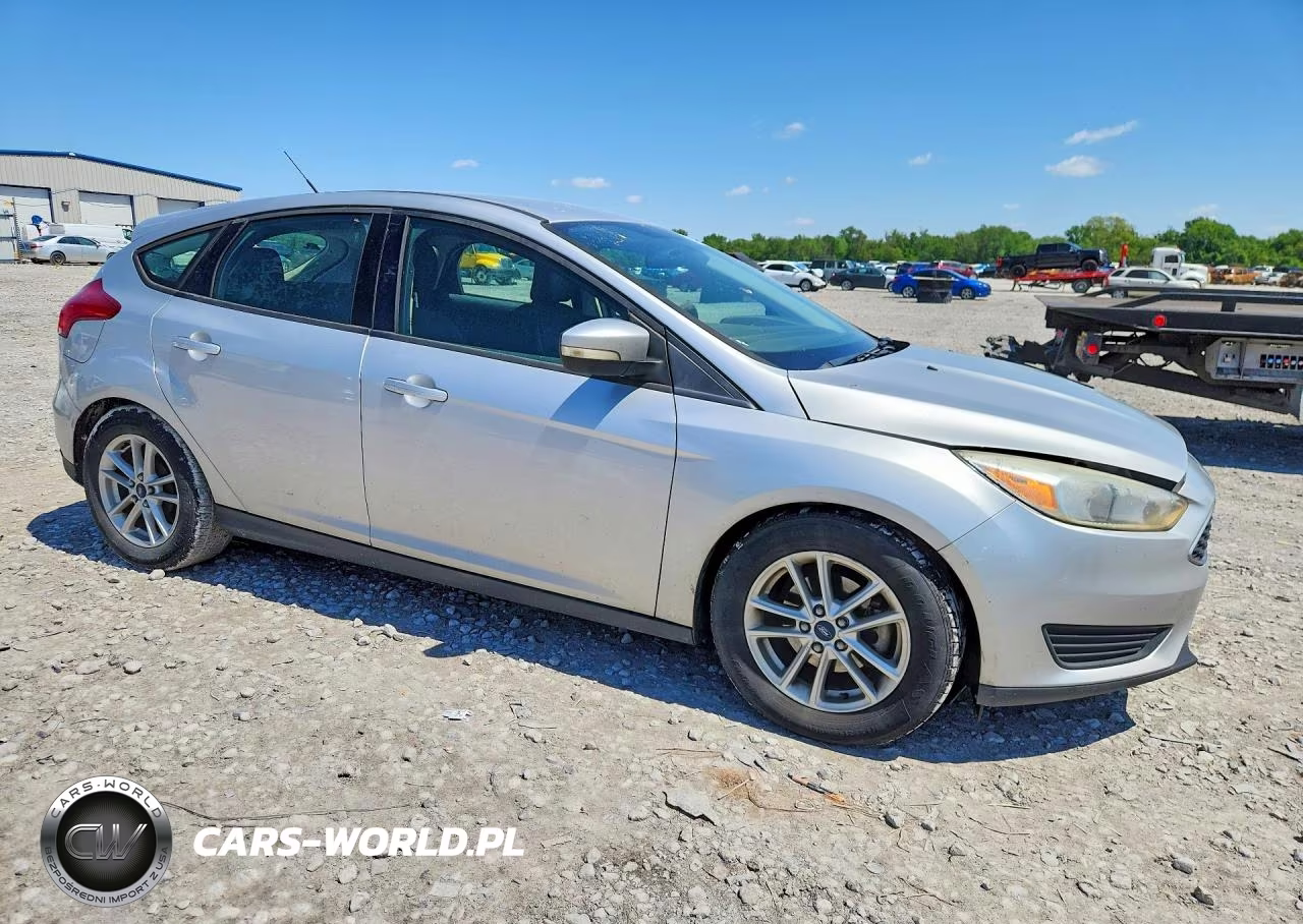 2015 Ford Focus Se VIN:1FADP3K21FL282501 - 4