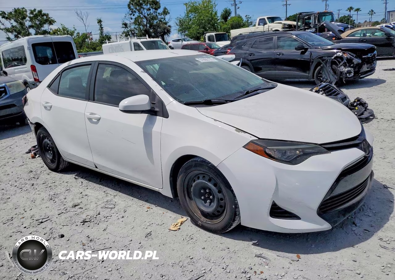 2017 Toyota Corolla Le VIN:5YFBURHE8HP571075 - 4