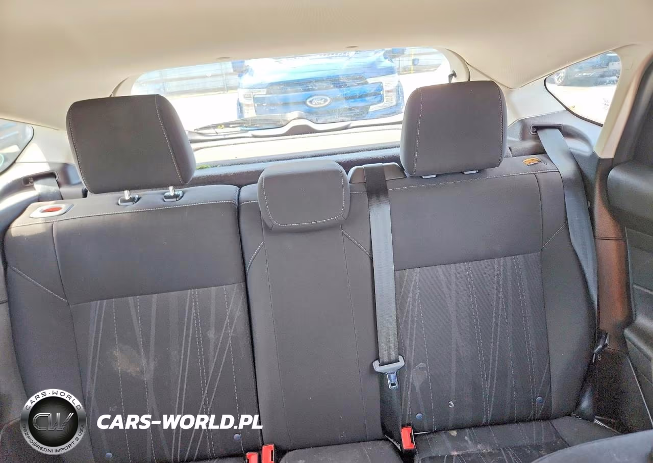 2016 Ford Focus Se VIN:1FADP3K23GL372413 - 10