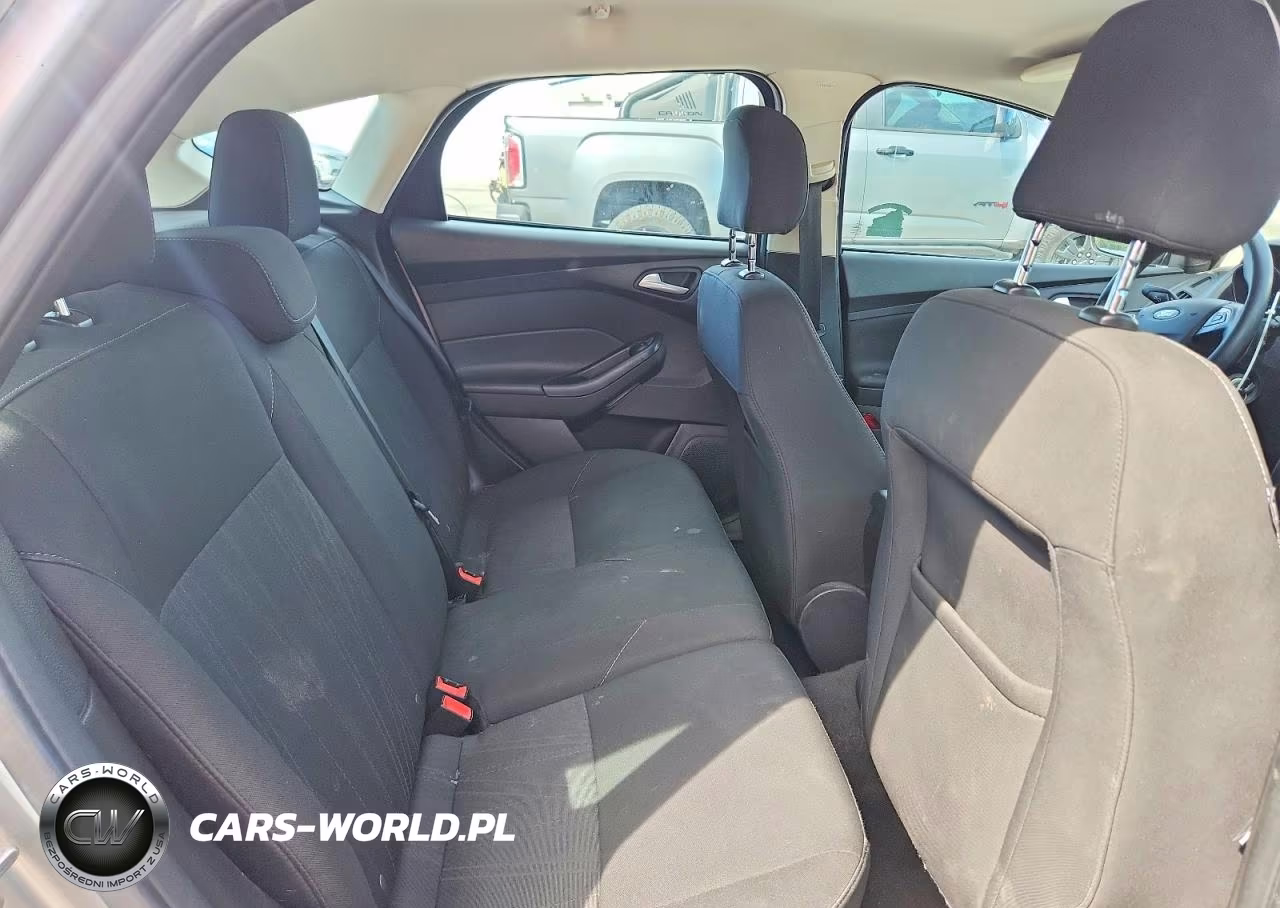 2016 Ford Focus Se VIN:1FADP3K23GL372413 - 11