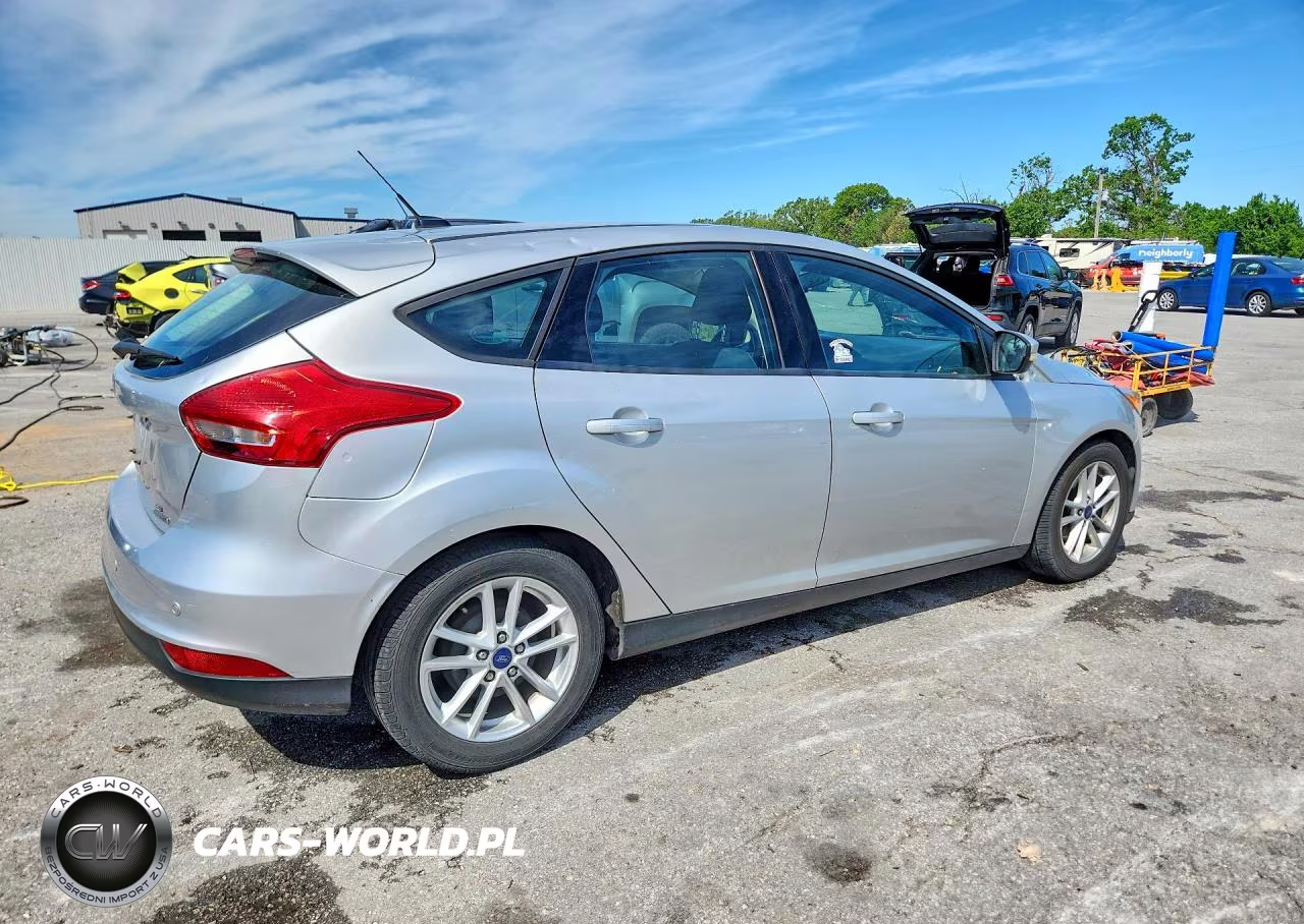 2016 Ford Focus Se VIN:1FADP3K23GL372413 - 3