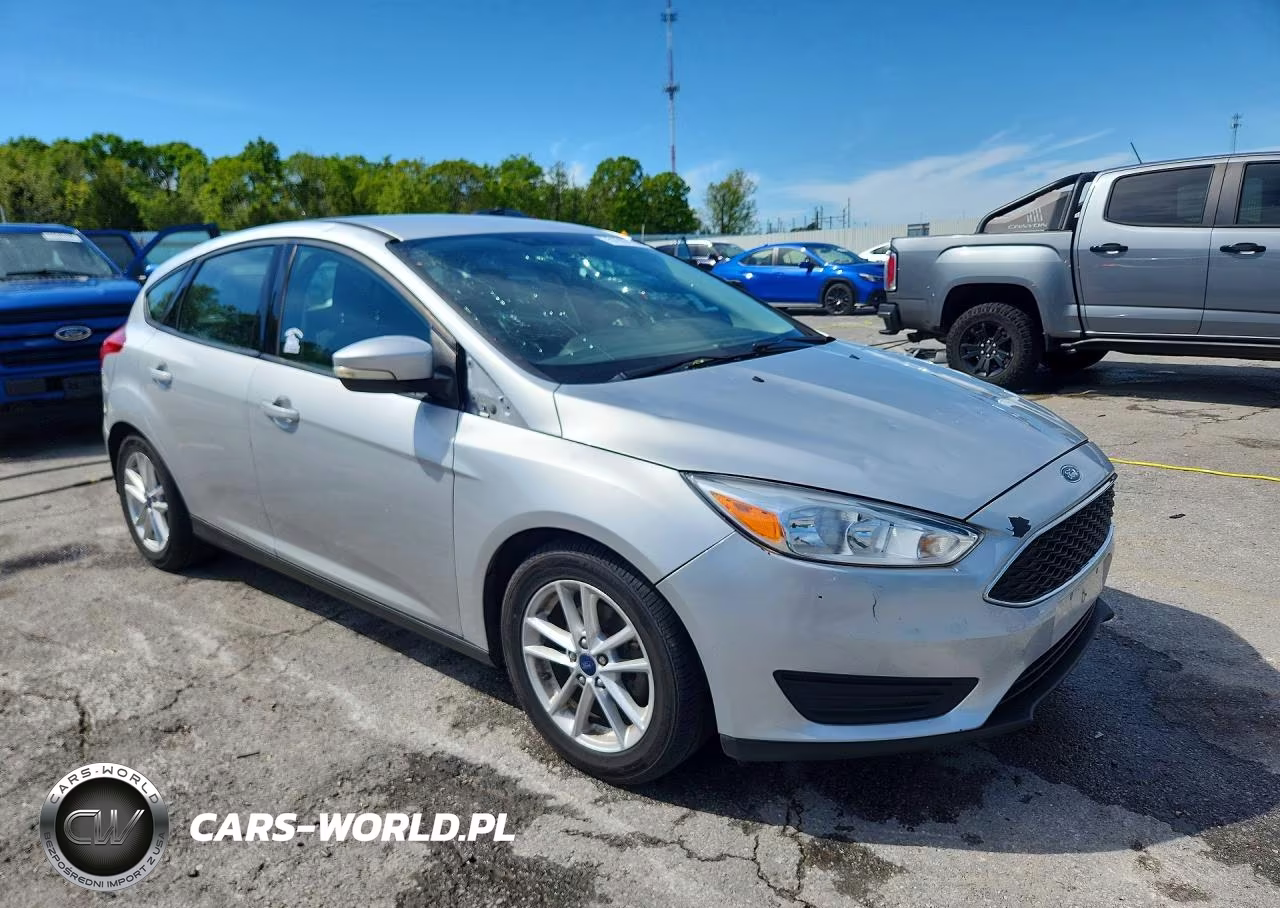 2016 Ford Focus Se VIN:1FADP3K23GL372413 - 4