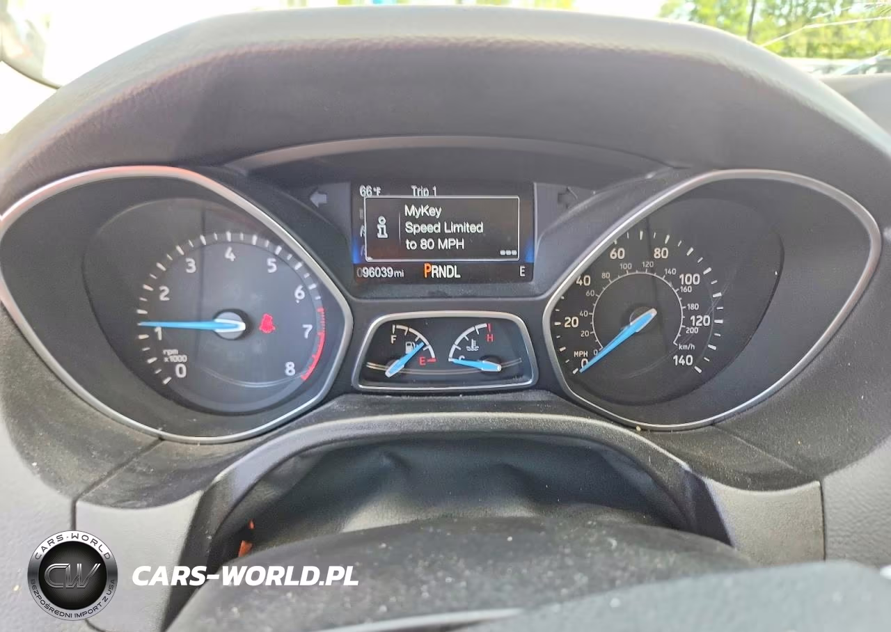 2016 Ford Focus Se VIN:1FADP3K23GL372413 - 9