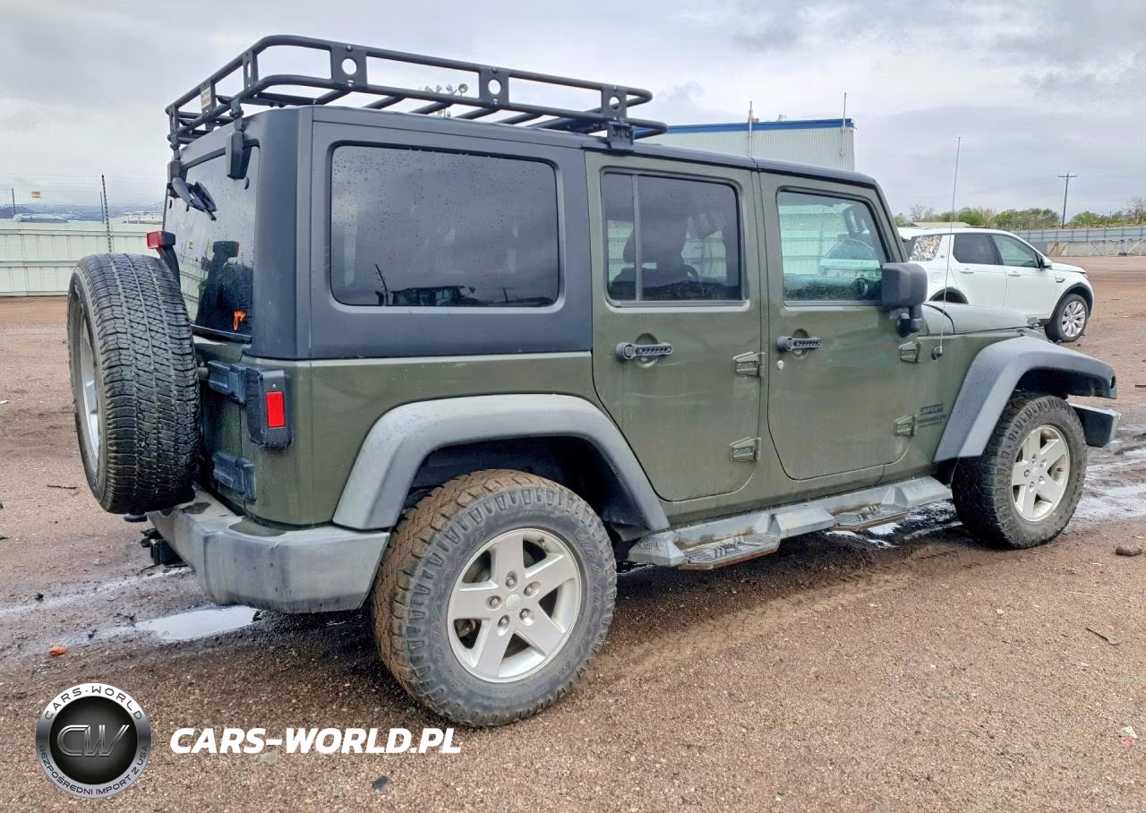 2015 Jeep Wrangler Unlimited Sport VIN:1C4BJWDGXFL728481 - 3