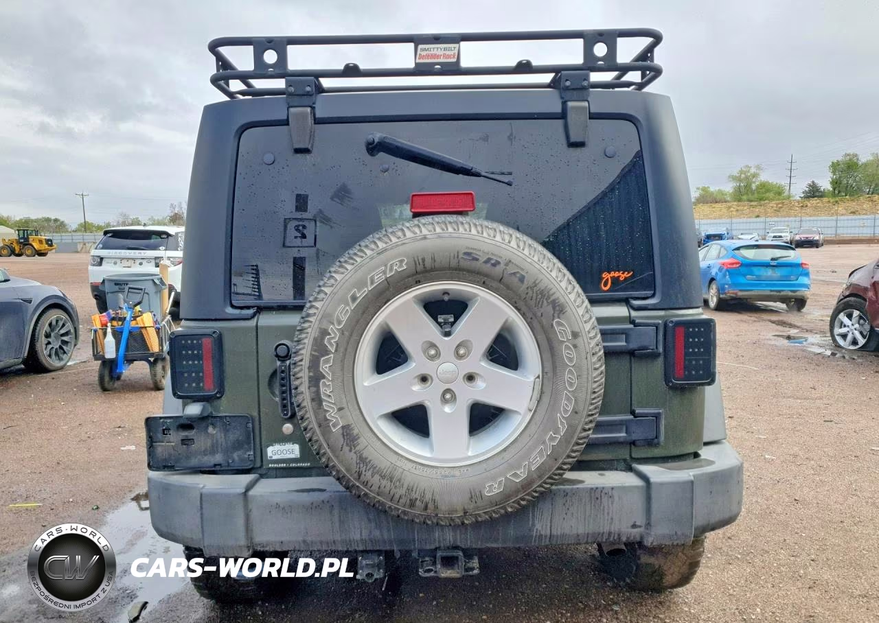 2015 Jeep Wrangler Unlimited Sport VIN:1C4BJWDGXFL728481 - 6