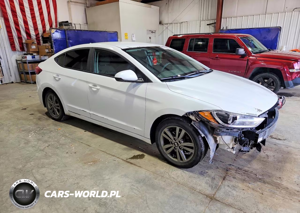2018 Hyundai Elantra Sel VIN:5NPD84LF4JH303157 - 4