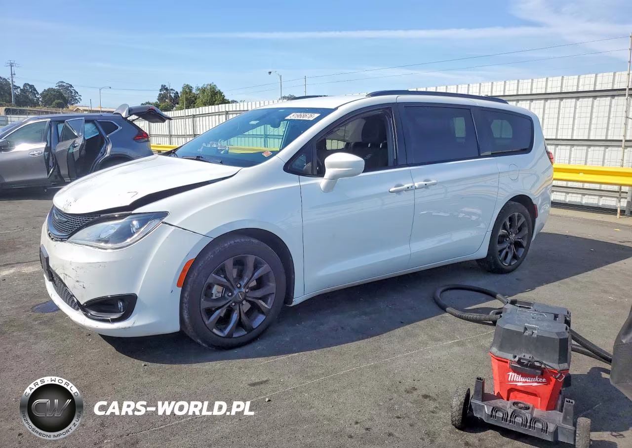 2020 Chrysler Pacifica Touring