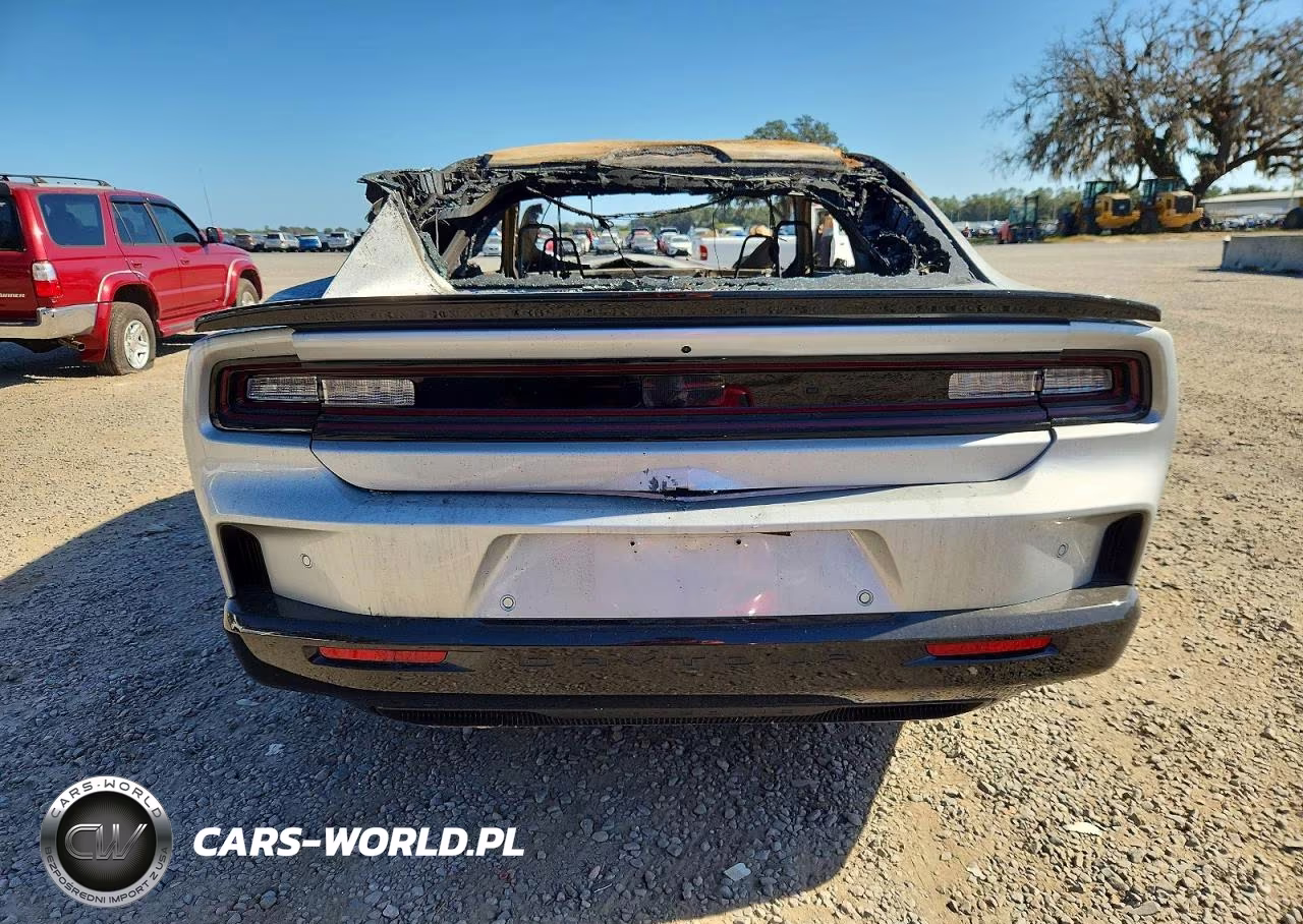 2024 Dodge Charger Daytona Scat Pack VIN:2C3CDBDKXRR207611 - 6