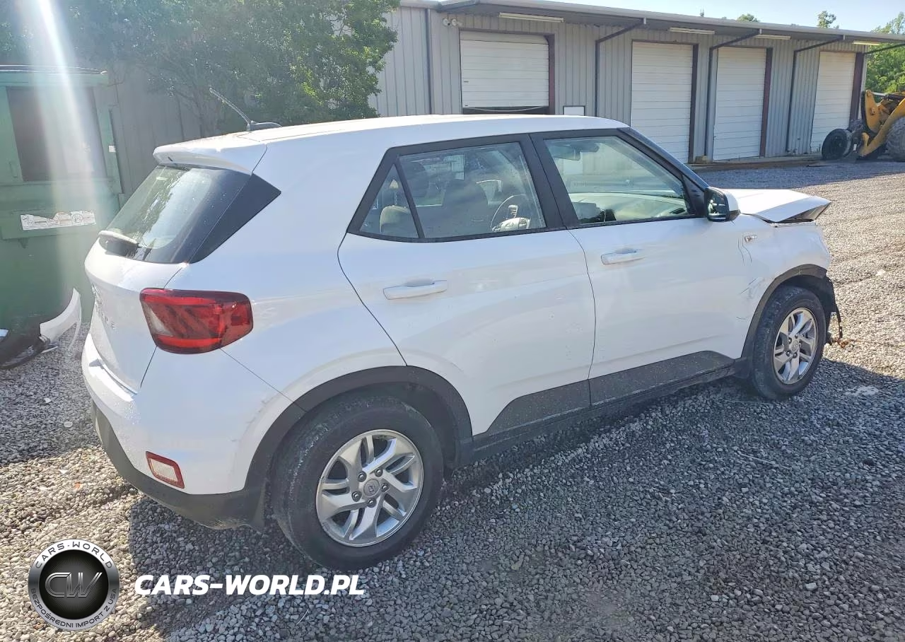 2023 Hyundai Venue Se VIN:KMHRB8A38PU220445 - 3
