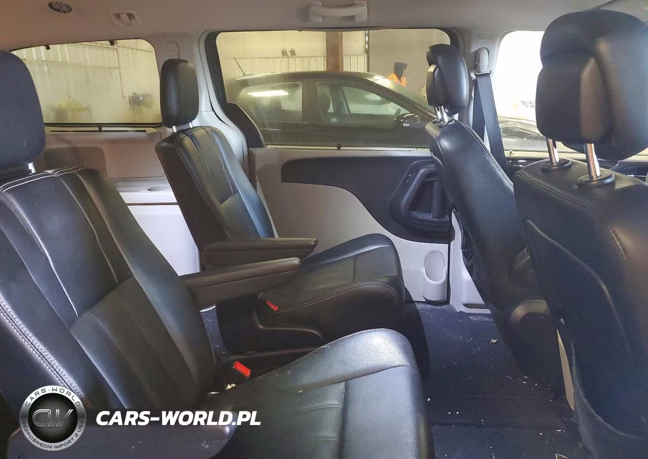 2016 Chrysler Town & Country Touring VIN:2C4RC1BG2GR207620 - 11