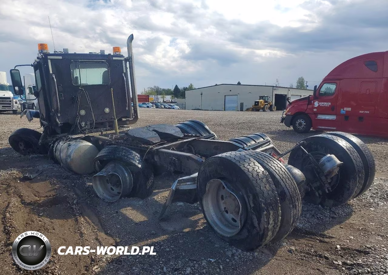 2014 Freightliner Coronado Semi Truck VIN:3AKJGNDV4EDFT2932 - 3