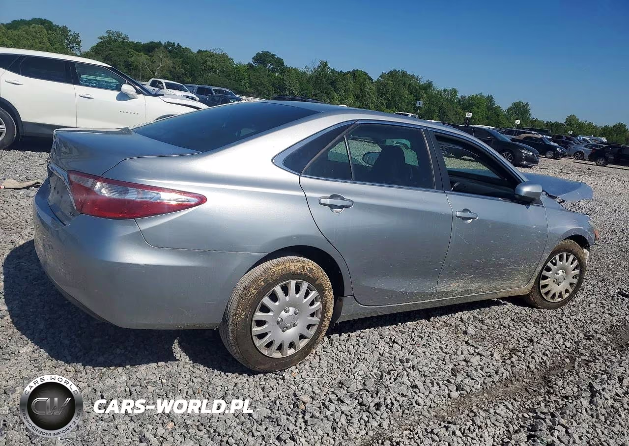 2016 Toyota Camry Le VIN:4T1BF1FK4GU170883 - 3